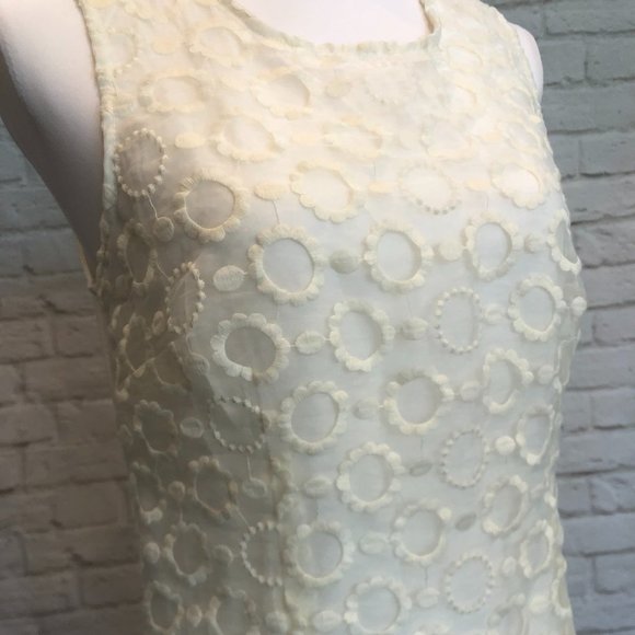 Van Heusen Sleeveless Lace Front Cream Top, Size M - Picture 8 of 8